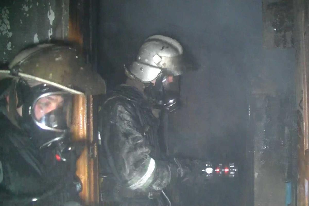 В сгоревшей квартире харьковской многоэтажки обнаружено тело мужчины В сгоревшей квартире харьковской многоэтажки обнаружено тело мужчины