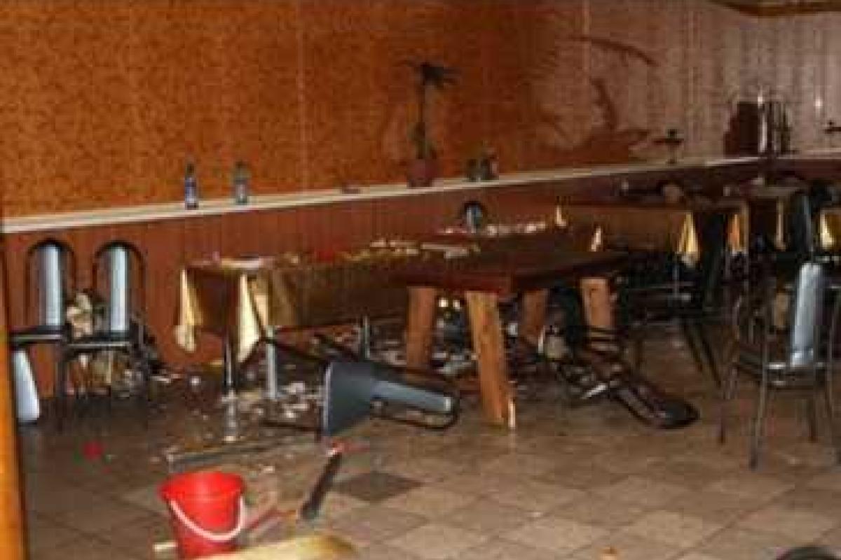 В Сеть попали первые кадры с места кровавой ночной перестрелки в кафе на западе Москвы