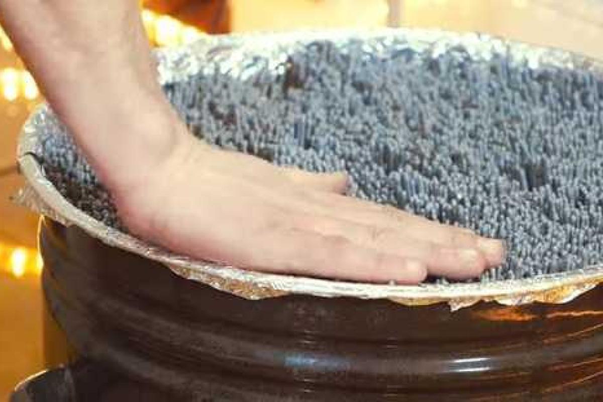 Опасный и впечатляющий эксперимент: Что будет, если поджечь 10 тысяч бенгальских огней