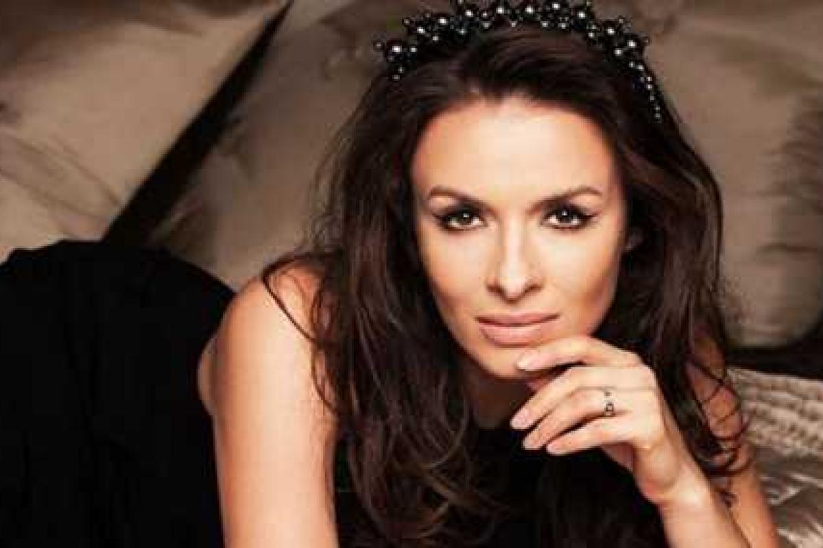 Экс-солистка группы "ВИА Гра" Надежда Грановская впервые вышла в свет после рождения третьего ребенка