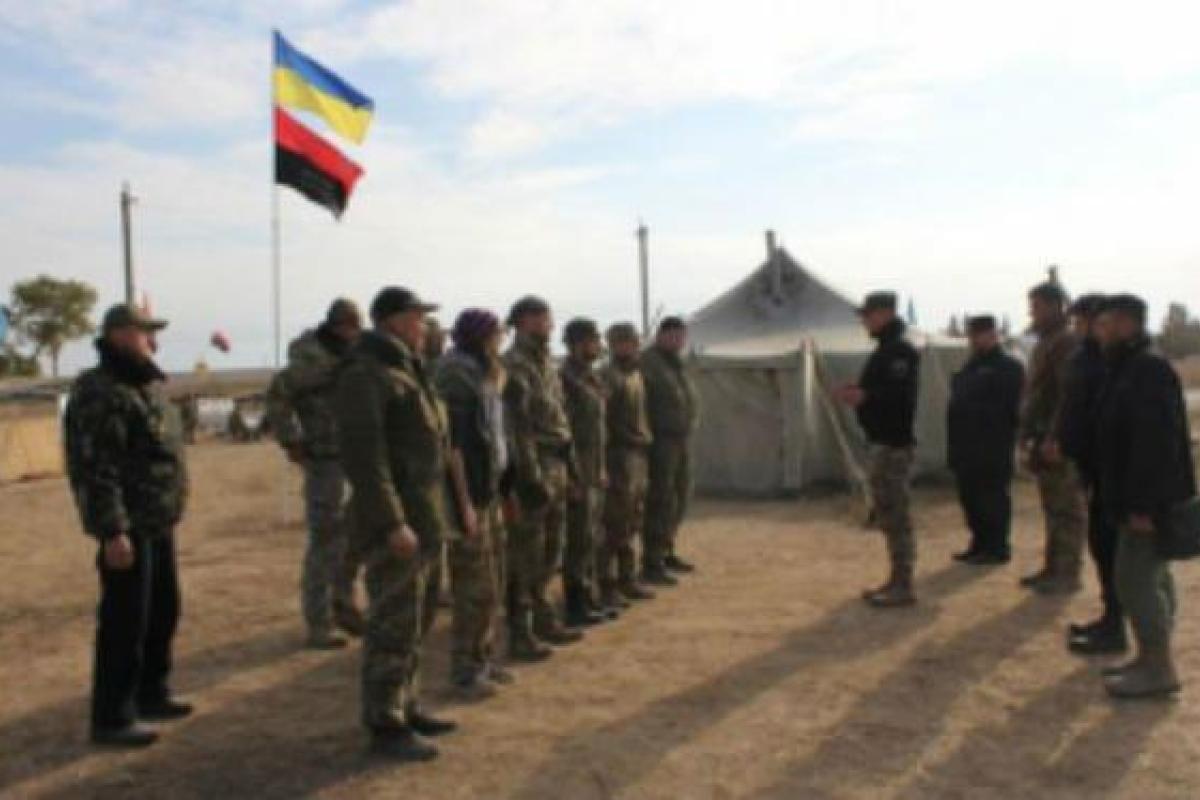 Блокада Крыма: добровольцы запорожского "Азова" придут на замену "Правого сектора"  Блокада Крыма: добровольцы запорожского "Азова" придут на замену "Правого сектора"