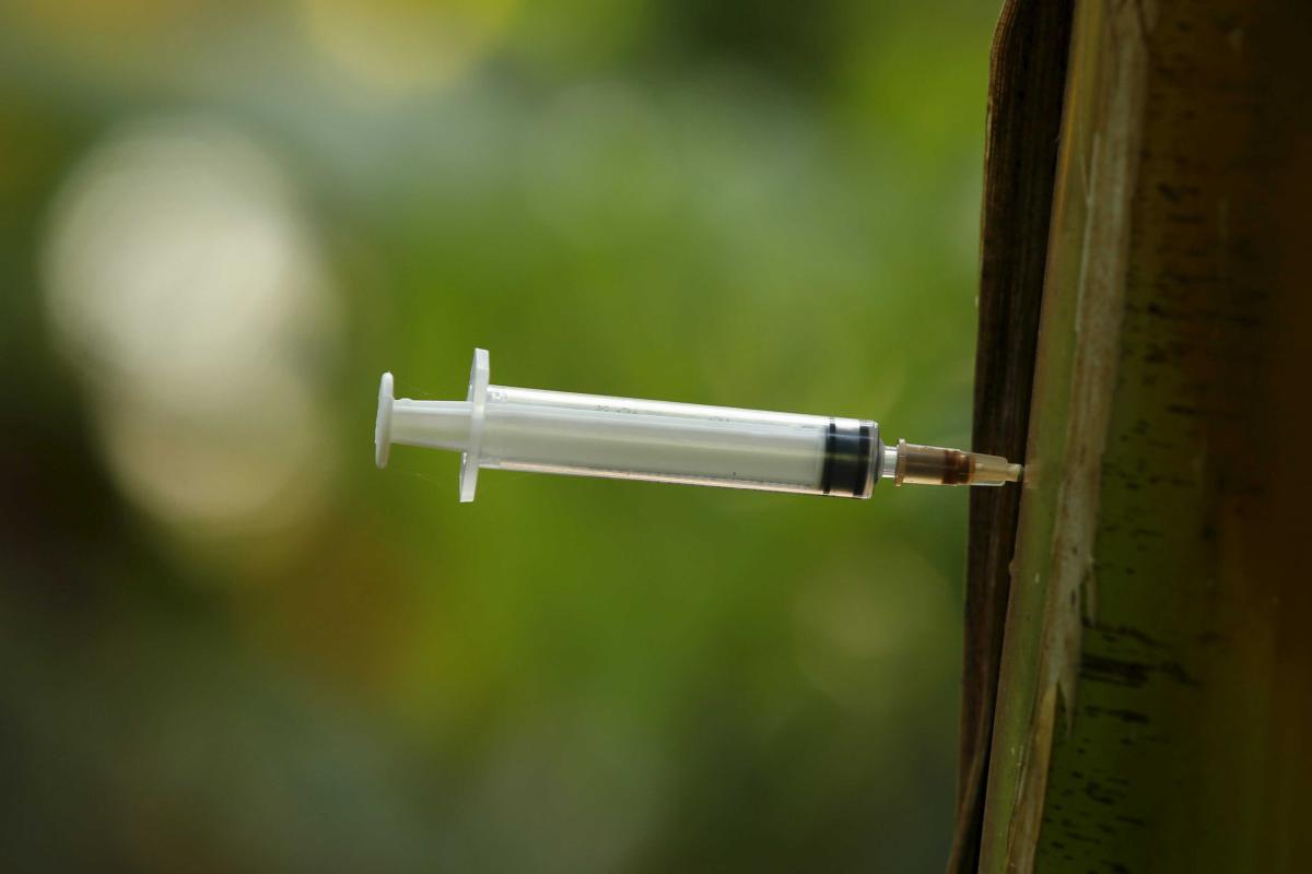 Сельский врач из Камбоджи проведет за решеткой 25 лет за непредумышленное распространение ВИЧ