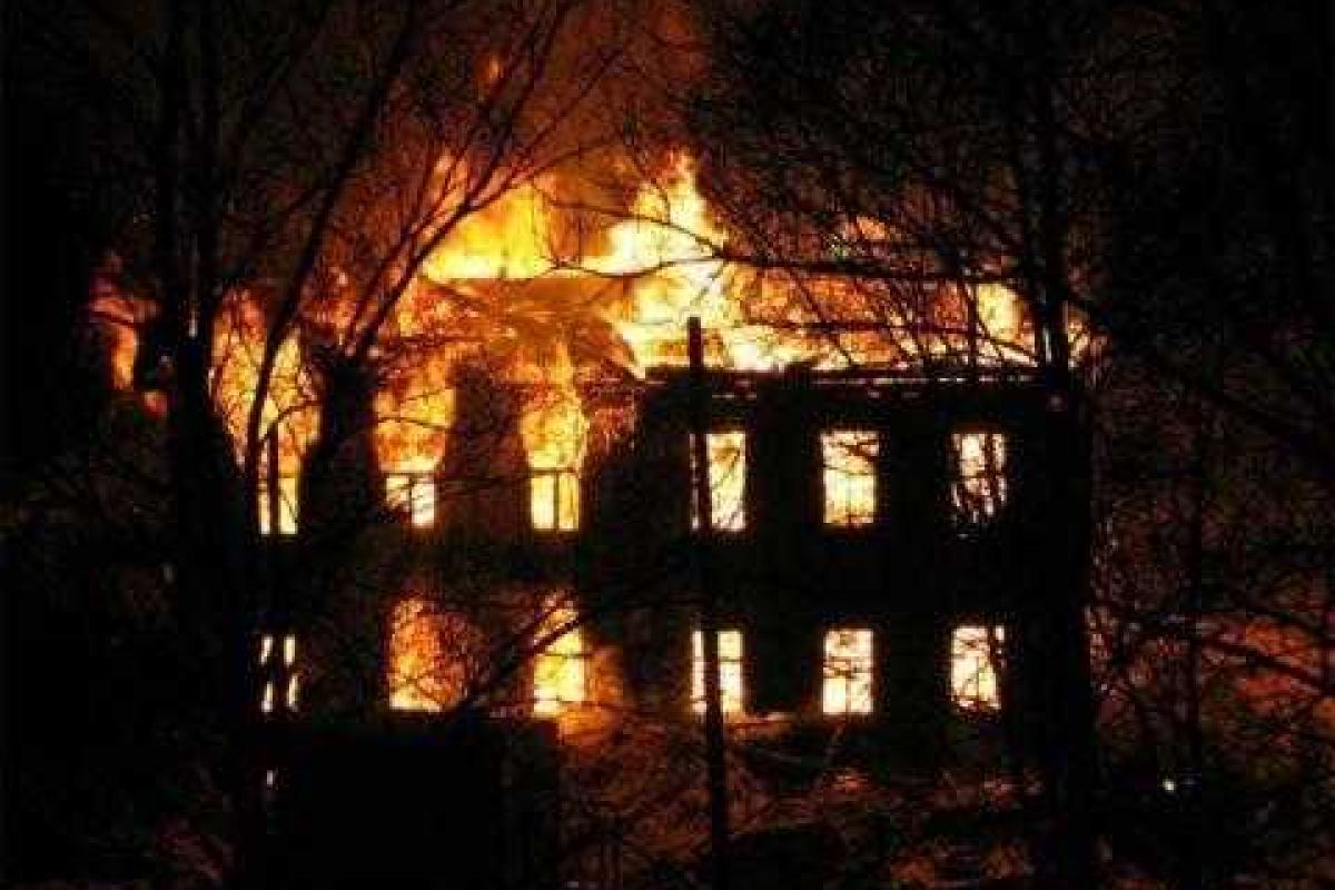 В Сеть попали кадры с места масштабного пожара в психоневрологическом интернате в России. Видео В Сеть попали кадры с места масштабного пожара в психоневрологическом интернате в России. Видео