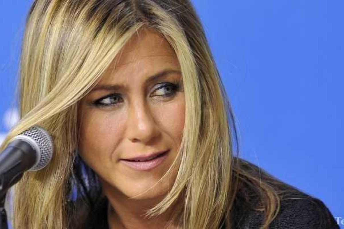 Актриса Дженнифер Энистон не забыла давнюю обиду и не хочет помириться с умирающей матерью