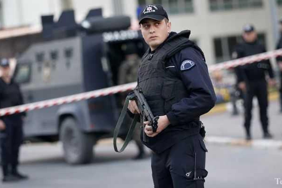 Власти Анкары опровергают информацию об обстреле офиса редакции турецкой газеты "Hurriyet" Власти Анкары опровергают информацию об обстреле офиса редакции турецкой газеты "Hurriyet"