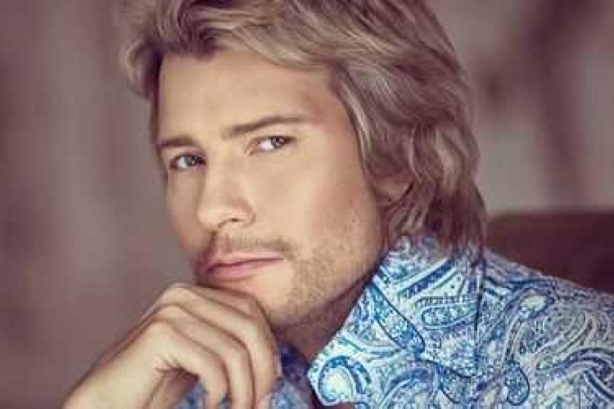 Певец Николай Басков подарил фанатам совместное фото со своей возлюбленной