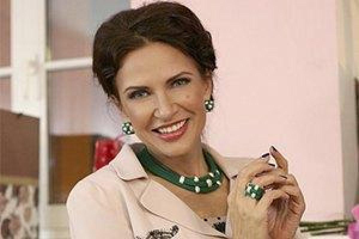 Эффектная Эвелина Бледанс испугала поклонников своим лицом 