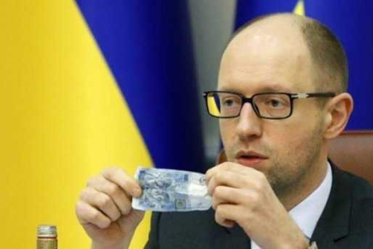 В соцсетях жестко прокомментировали новость о повышении зарплаты Яценюка