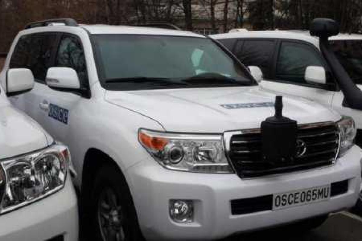 Боевики "ЛНР" угрожали наблюдателям ОБСЕ расстрелом, не подпустив к месту расположения тяжелой техники Боевики "ЛНР" угрожали наблюдателям ОБСЕ расстрелом, не подпустив к месту расположения тяжелой техники