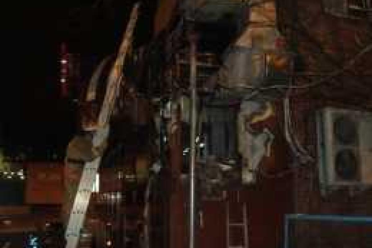 В центре Киева спасатели тушили пожар в кафе, расположенном в жилом доме В центре Киева спасатели тушили пожар в кафе, расположенном в жилом доме