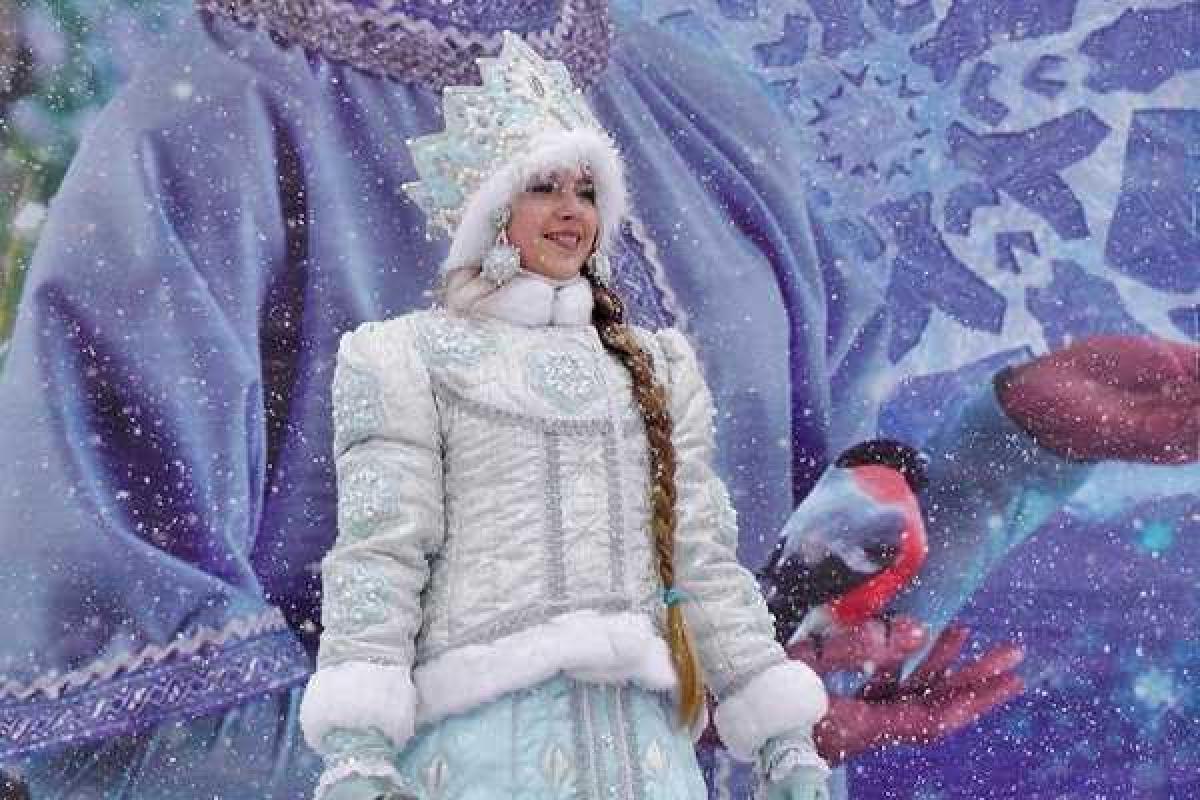 В российском городе Кострома открыли первый памятник Снегурочке