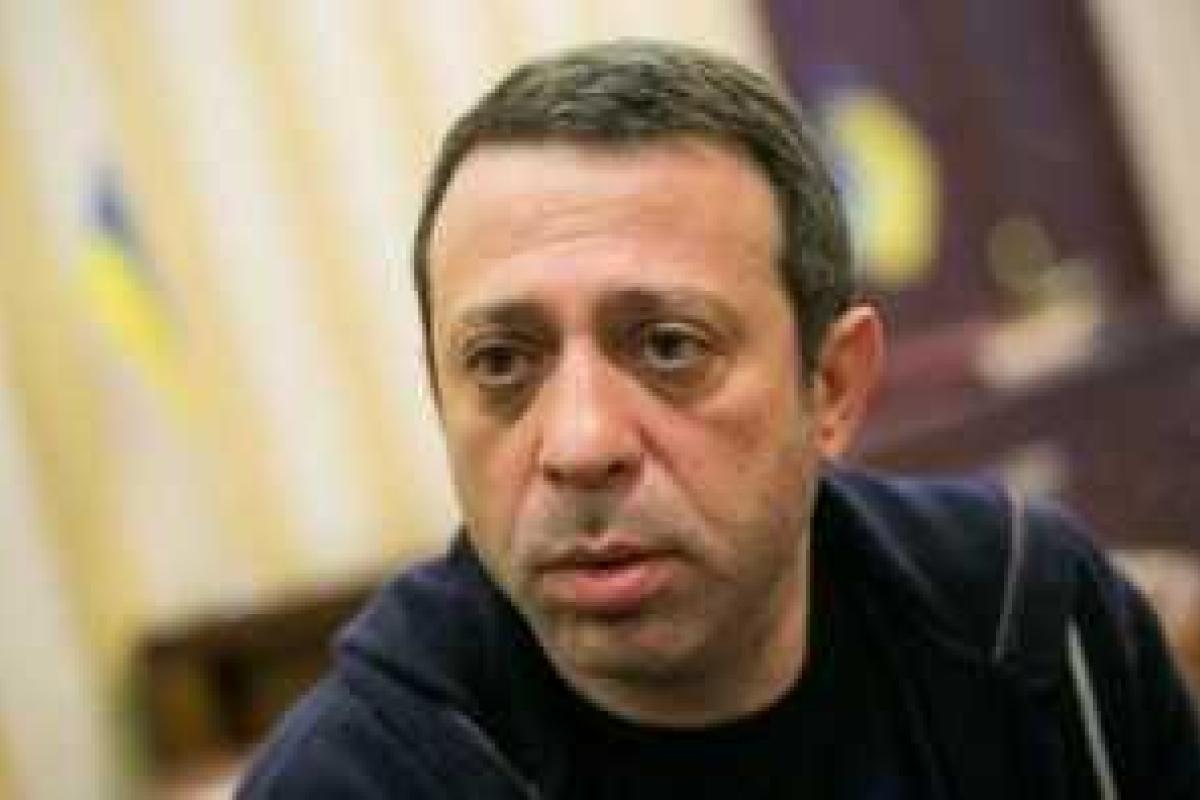 По решению судьи Корбана должны принудительно доставить в суд из института Амосова