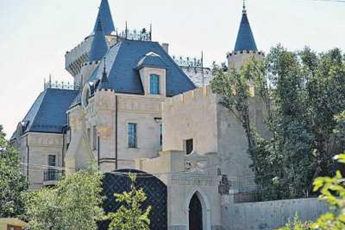 Звездная семья Пугачевой и Галкина соорудили под своим особняком основательный бункер