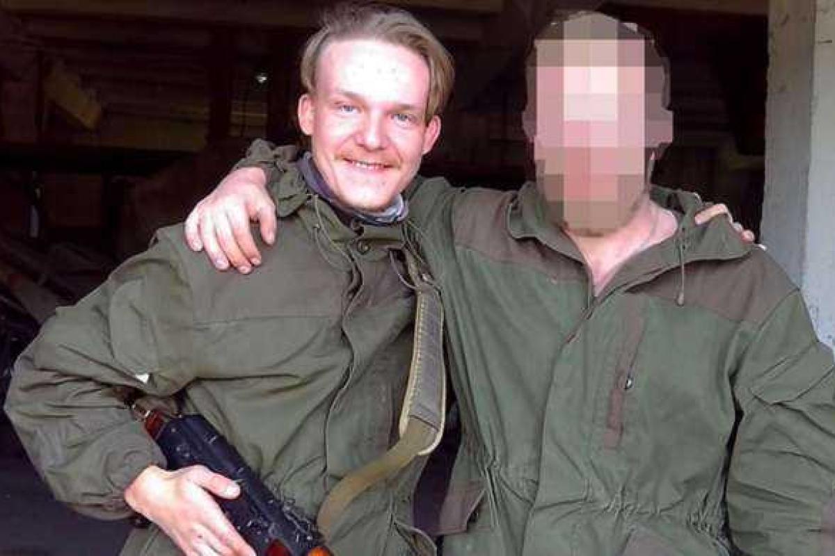 Боевики "ЛНР" выдали Москве российского наемника, который на родине осужден за "экстремистскую деятельность" Боевики "ЛНР" выдали Москве российского наемника, который на родине осужден за "экстремистскую деятельность"