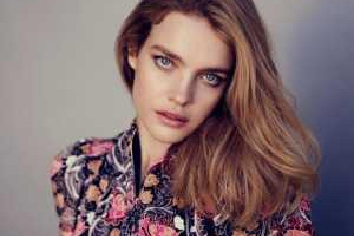 Супермодель Наталья Водянова с юмором относится к обвинениям в алкоголизме 