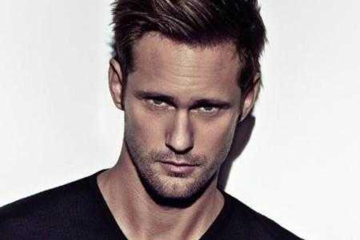 Актер Александр Скарсгард покорил поклонниц идеальным прессом