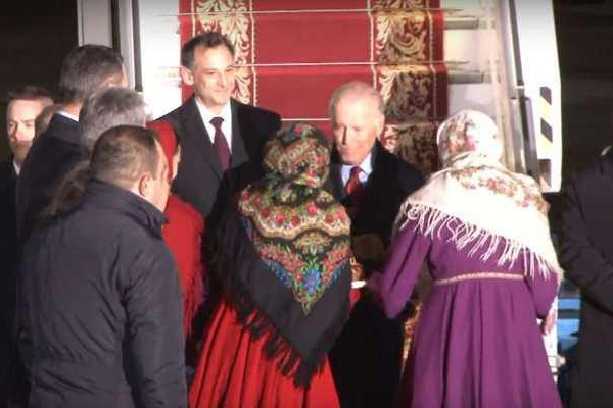 Украинский дипломат высмеял "пышную" встречу Джо Байдена в аэропорту Борисполя: Стыдно как-то...