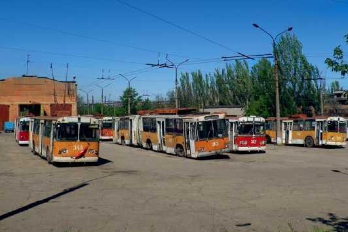 В оккупированном Алчевске массово увольняются голодные водители троллейбусов В оккупированном Алчевске массово увольняются голодные водители троллейбусов