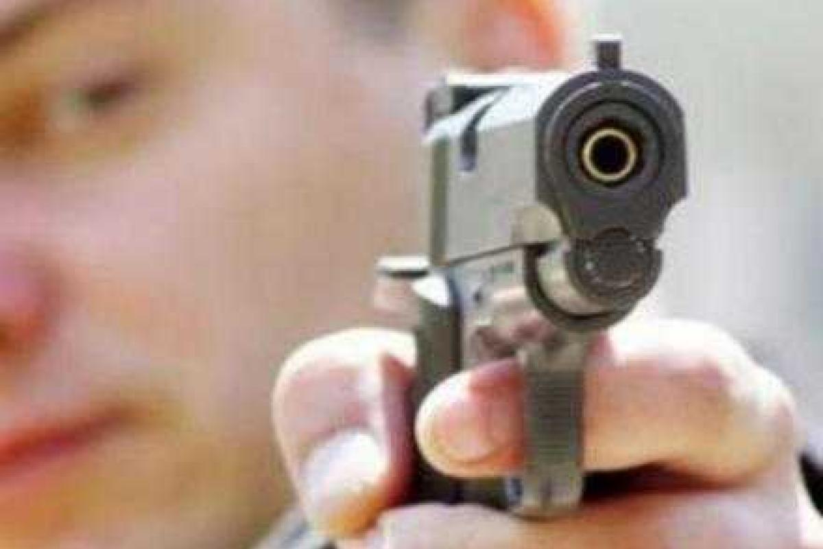 В Киеве конфликт подвыпившей компании и водителя авто закончился стрельбой В Киеве конфликт подвыпившей компании и водителя авто закончился стрельбой