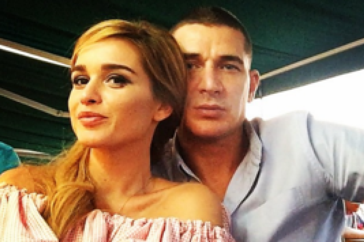 Телеведущая Ксения Бородина с новорожденной дочкой выписалась из роддома 