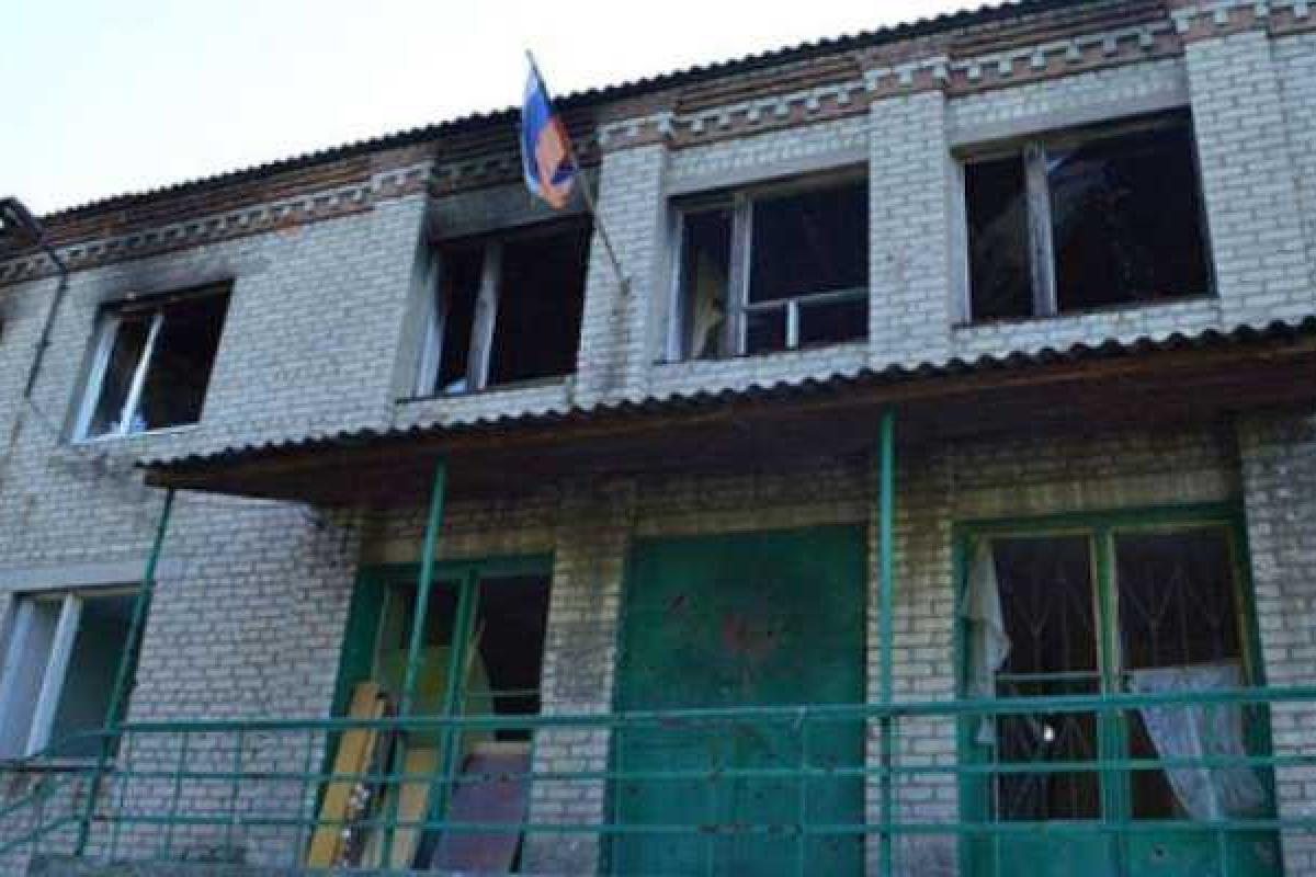 В "ДНР" образование становится необязательным: в школах боевики размещают казармы и "оружейки" В "ДНР" образование становится необязательным: в школах боевики размещают казармы и "оружейки"