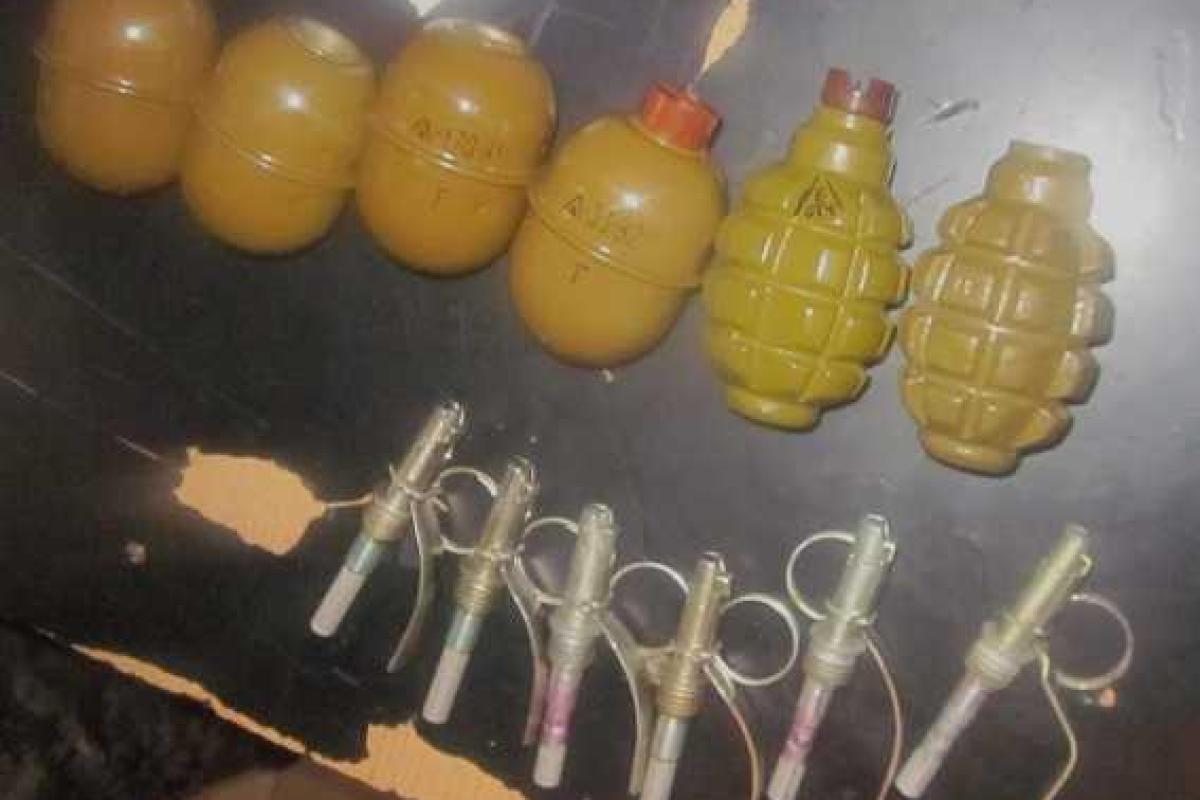 Киевские правоохранители в метро задержали участника АТО, который прихватил на войне боеприпасы "на память" Киевские правоохранители в метро задержали участника АТО, который прихватил на войне боеприпасы "на память"