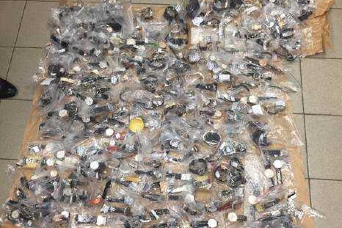 На Киевщине СБУ перекрыла канал доставки в страну контрабандных часов  На Киевщине СБУ перекрыла канал доставки в страну контрабандных часов