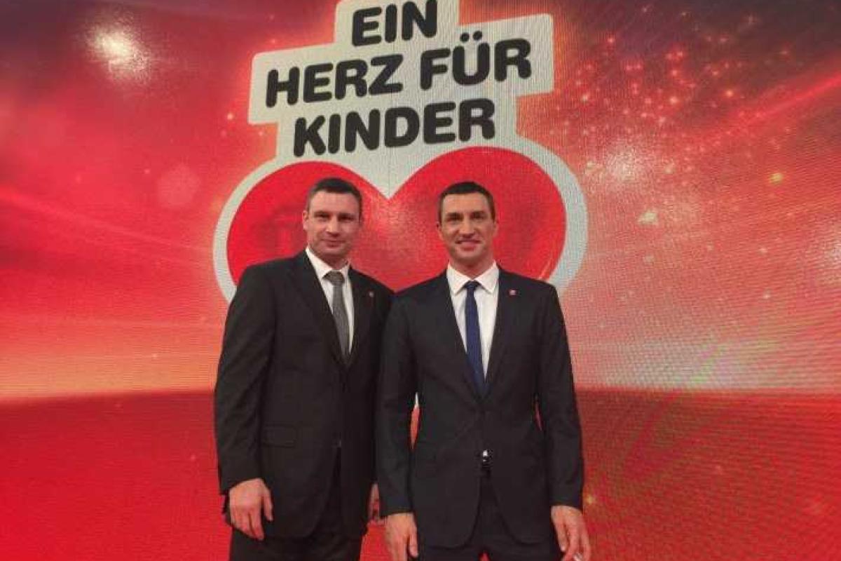 В Берлине братья Кличко приняли участие в благотворительном телемарафоне "Сердце детям"