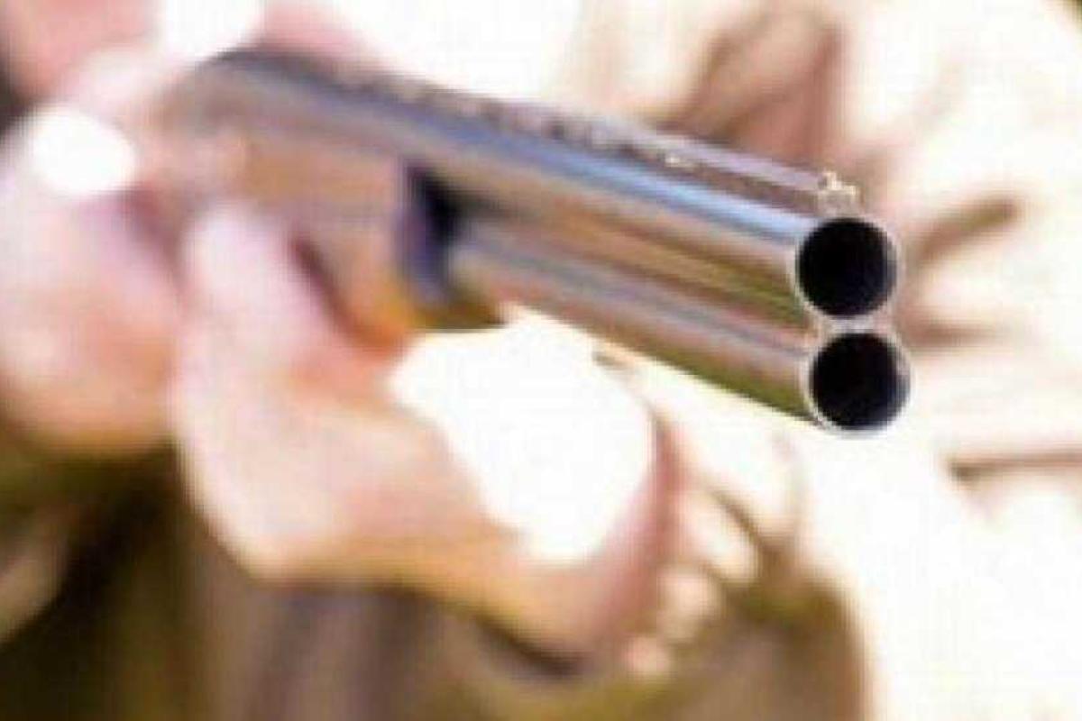 На Киевщине мужчина, застрелив жену из ружья, решил имитировать самоубийство женщины На Киевщине мужчина, застрелив жену из ружья, решил имитировать самоубийство женщины