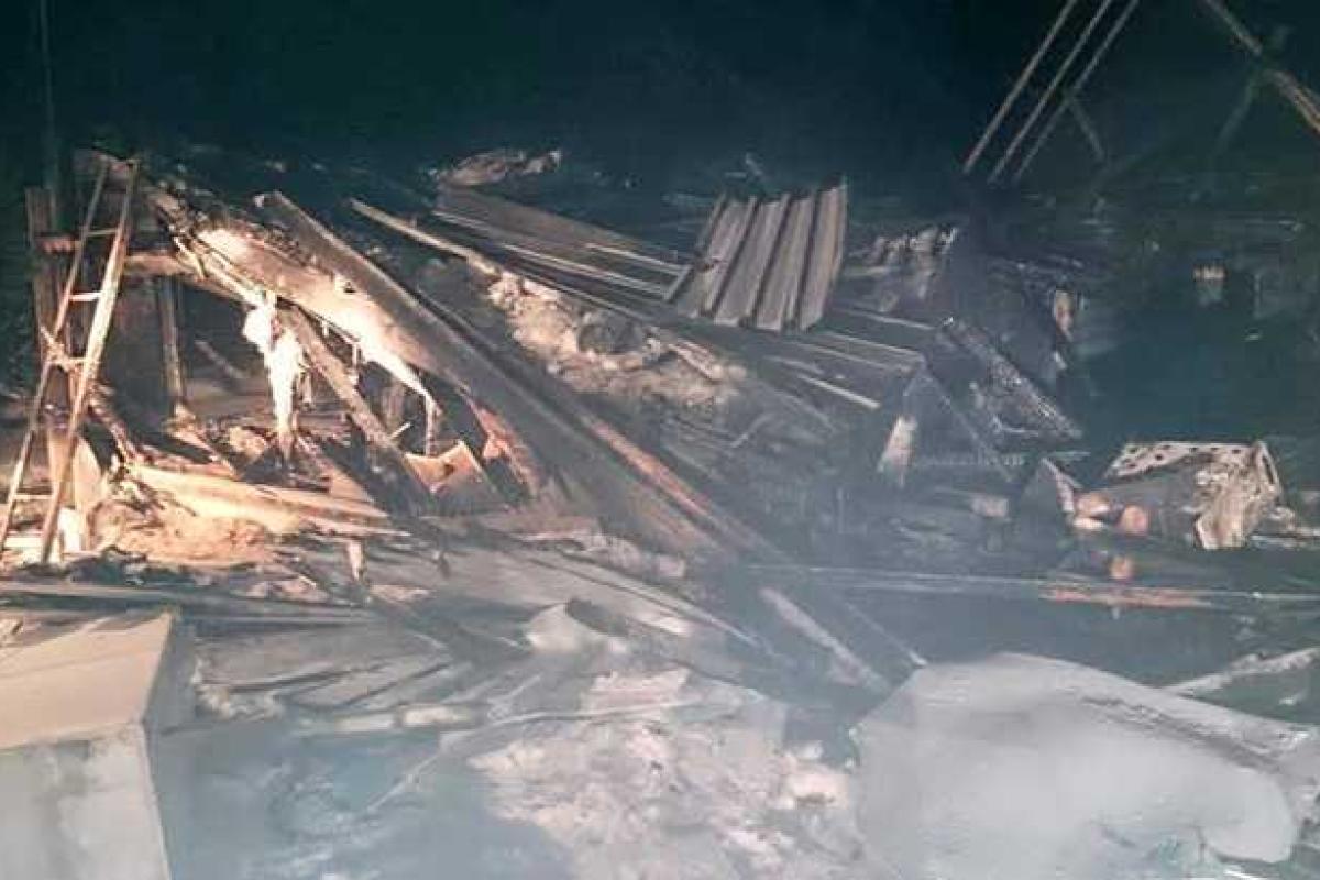 Трагедия в России: во время пожара погибли восемь подростков, отдыхавшие на даче у друга Трагедия в России: во время пожара погибли восемь подростков, отдыхавшие на даче у друга