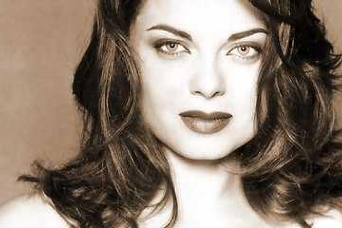 Наташа Королева покорила фанатов образом новогодней принцессы