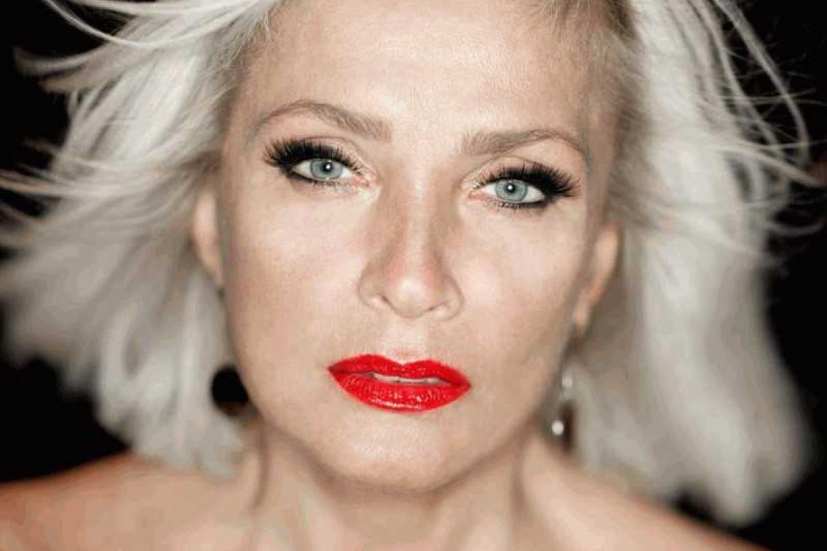 Певица Лайма Вайкуле разделась для мужского журнала