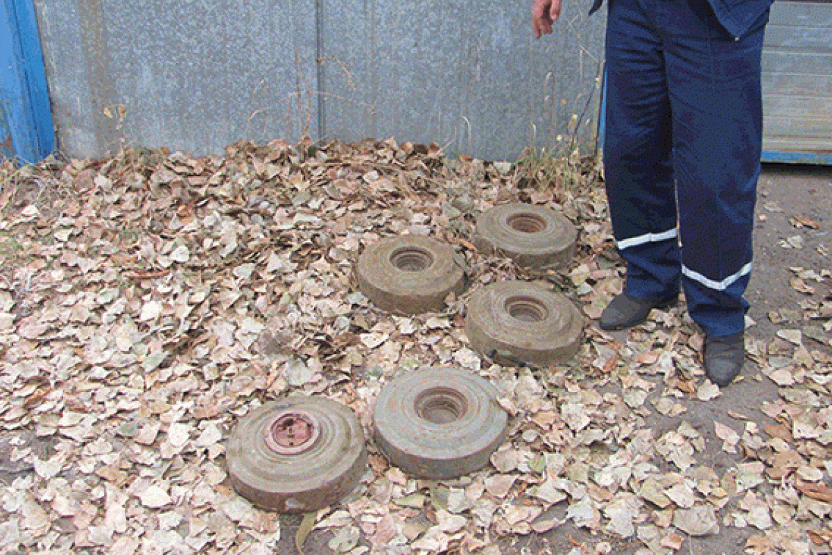 Согласно минским договоренностям саперы приступили к разминированию новых территорий в зоне АТО Согласно минским договоренностям саперы приступили к разминированию новых территорий в зоне АТО