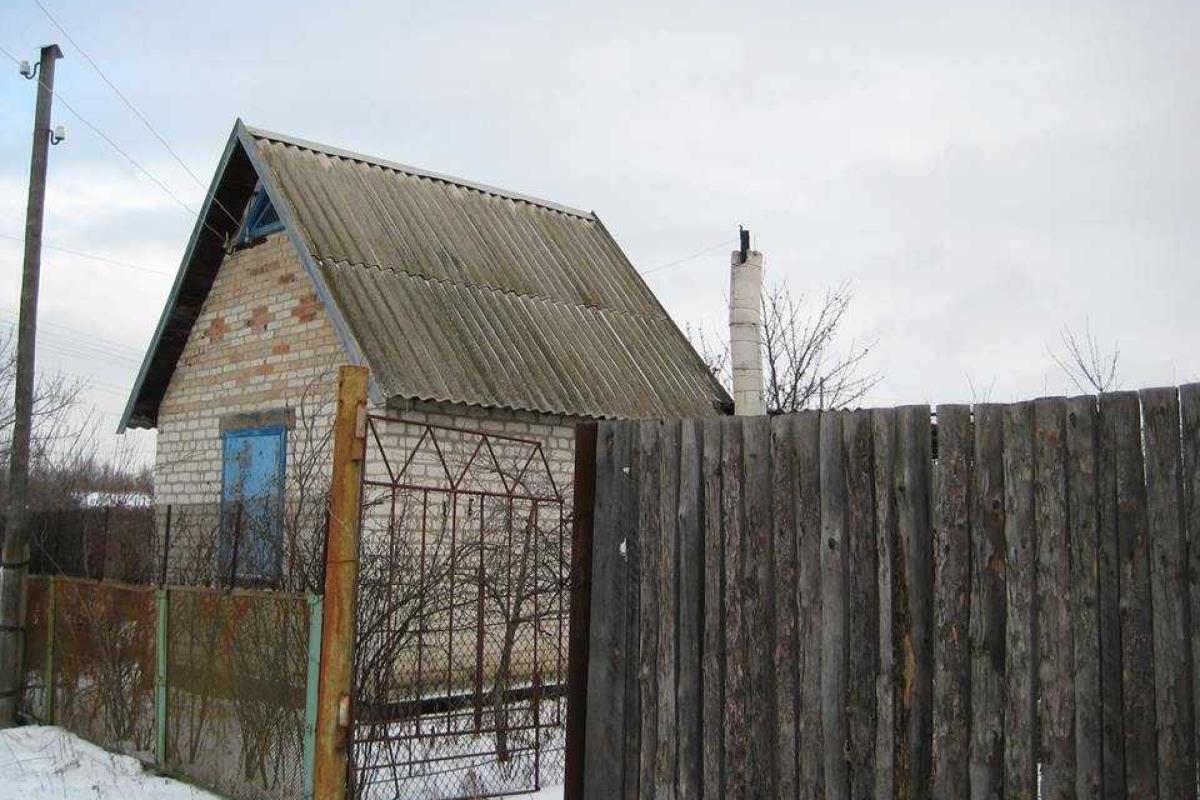 Сотрудники полиции и СБУ обнаружили схрон с боеприпасами в дачном доме в городе Счастье Сотрудники полиции и СБУ обнаружили схрон с боеприпасами в дачном доме в городе Счастье