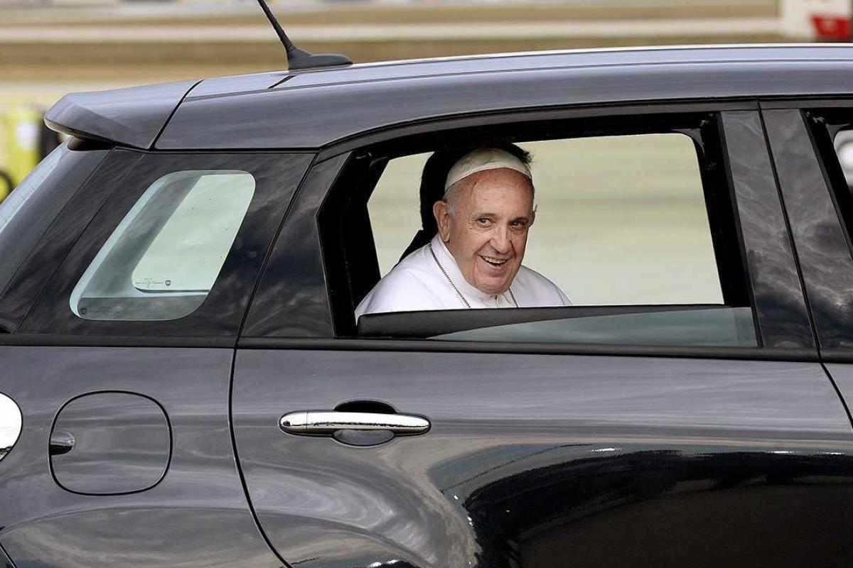 В США на аукционе продан автомобиль Папы Римского Франциска В США на аукционе продан автомобиль Папы Римского Франциска