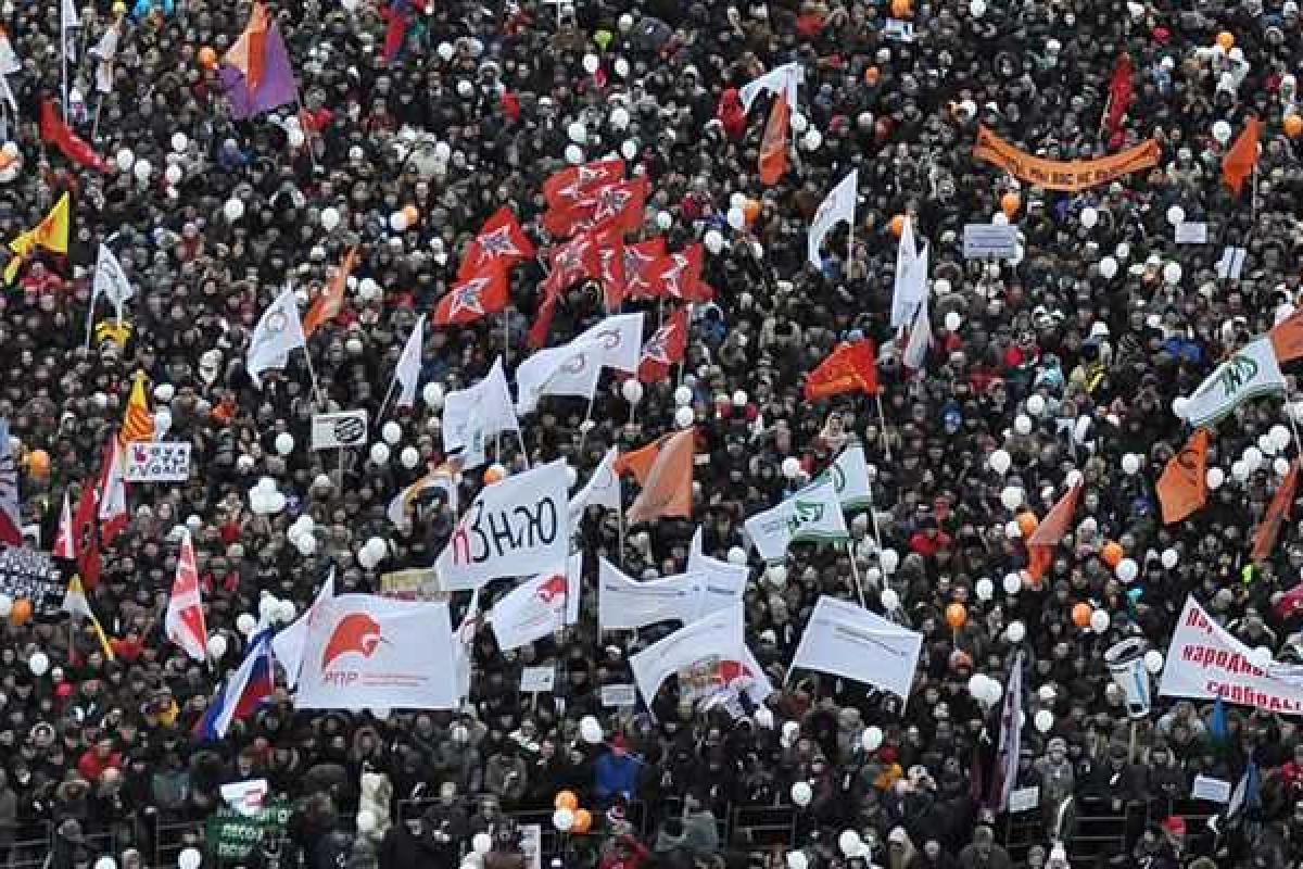 Эксперт: Россия на грани массовых протестов Эксперт: Россия на грани массовых протестов