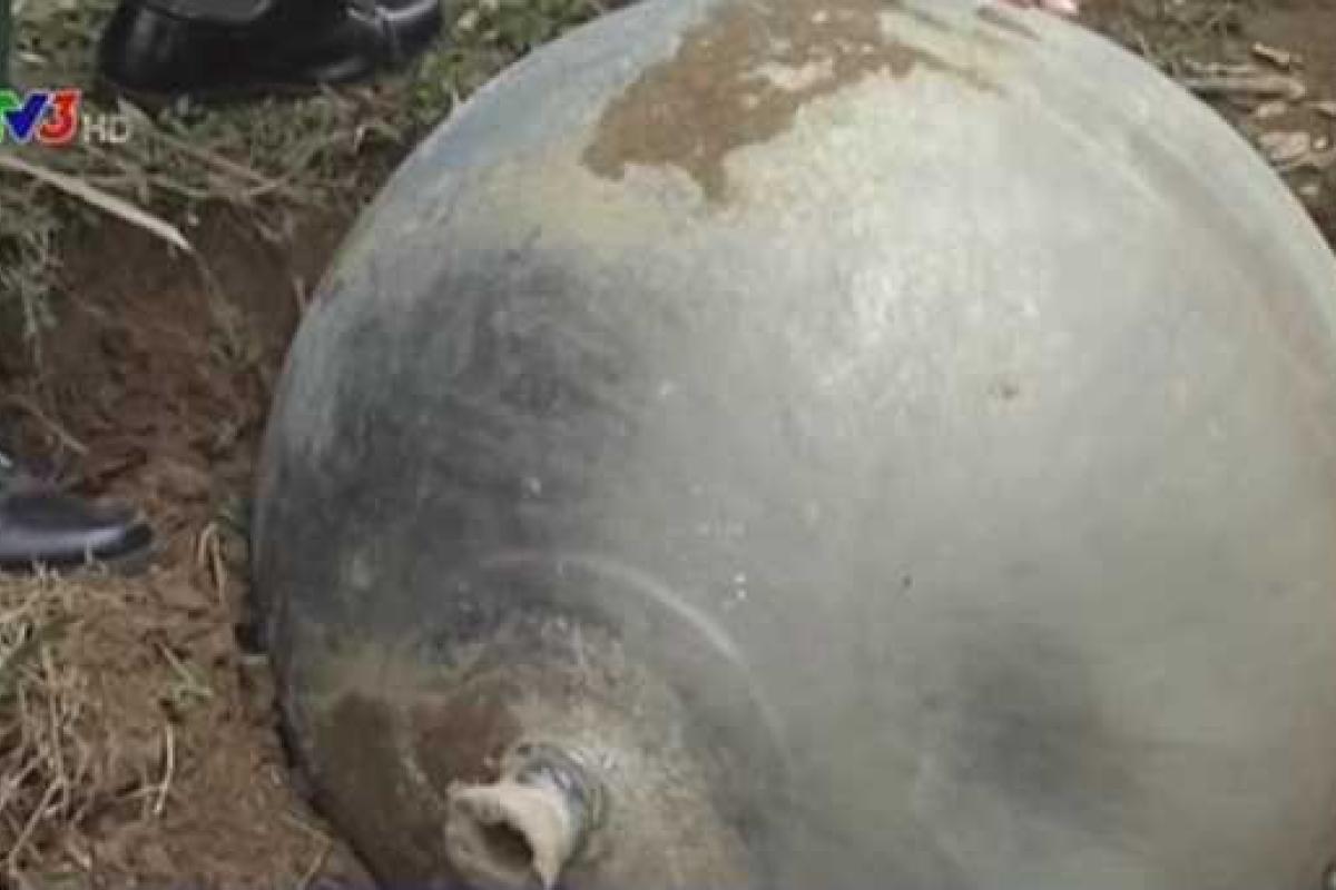 На жилые районы Вьетнама рухнули с неба загадочные космические сферы