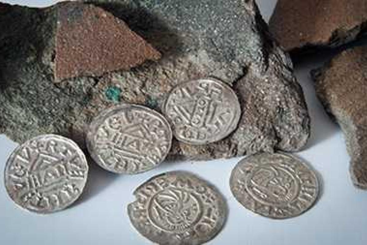 Клад века: в Чехии найдены хорошо сохранившиеся 700 средневековых монет