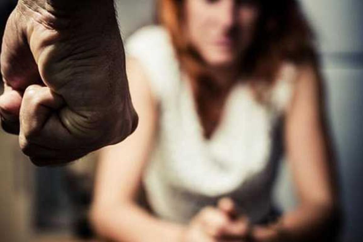 Романтический вечер со случайным кавалером для двух киевлянок закончился жестоким изнасилованием Романтический вечер со случайным кавалером для двух киевлянок закончился жестоким изнасилованием