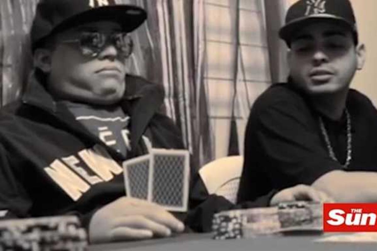 В Пуэрто-Рико необычно простились с умершим игроманом: тело посадили за стол и вся семья сыграла в карты В Пуэрто-Рико необычно простились с умершим игроманом: тело посадили за стол и вся семья сыграла в карты