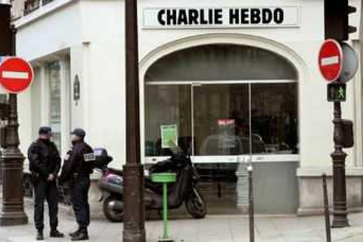 Новые циничные карикатуры "Charlie Hebdo" вызвали бурю негодования во всем мире