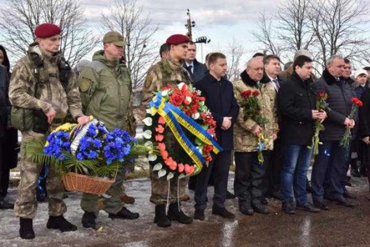 На Донетчине состоялся реквием в память о погибших под обстрелом на блокпосту №5: "Я Волноваха" На Донетчине состоялся реквием в память о погибших под обстрелом на блокпосту №5: "Я Волноваха"