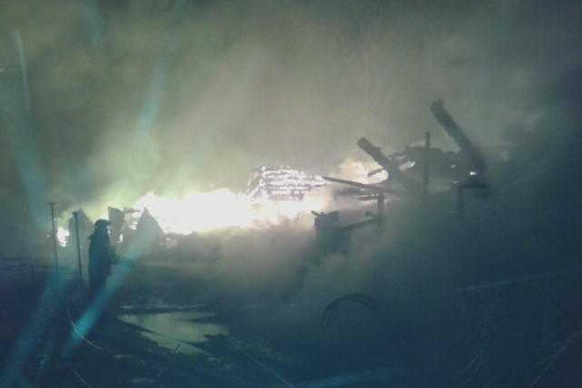 В России в жутком пожаре сгорело шесть человек, четверо из которых - дети. Видео В России в жутком пожаре сгорело шесть человек, четверо из которых - дети. Видео