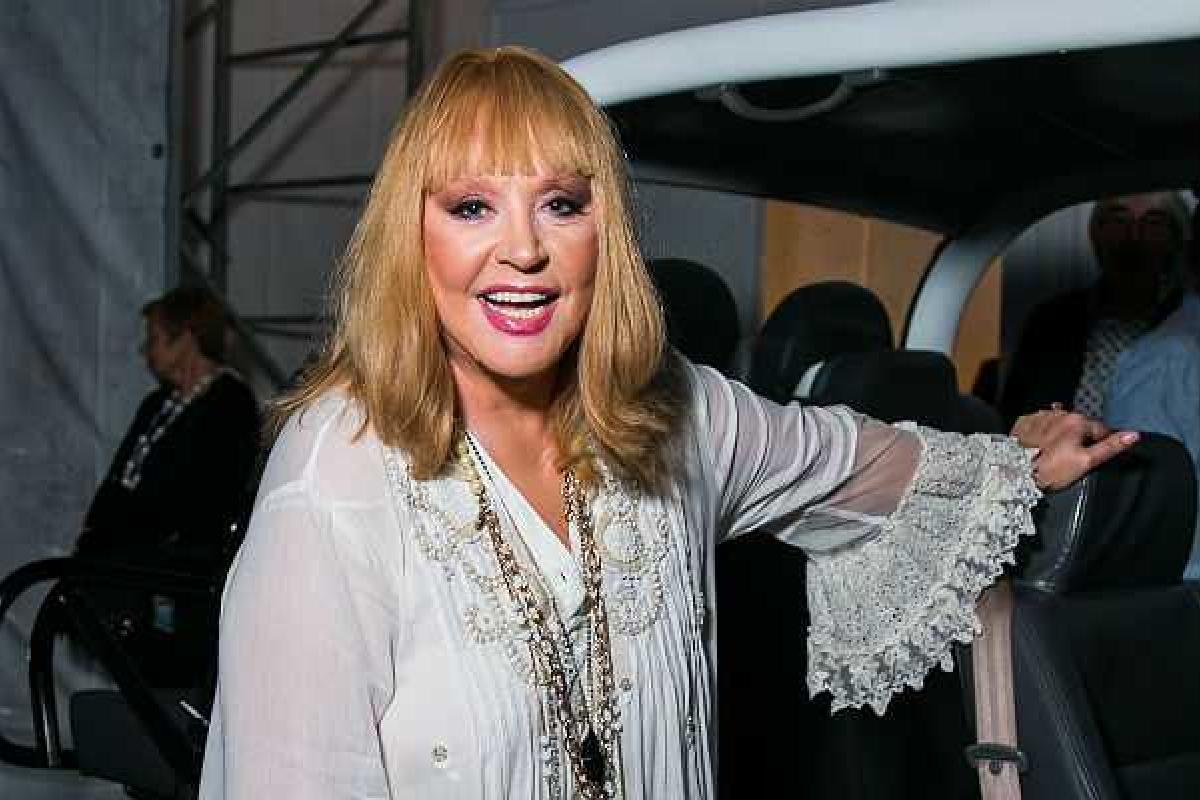 Поклонники Аллы Пугачевой в восторге от новой стрижки и стройных ног певицы