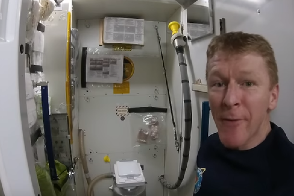 Британский астронавт раскрыл секрет пользования туалетом на борту космической станции