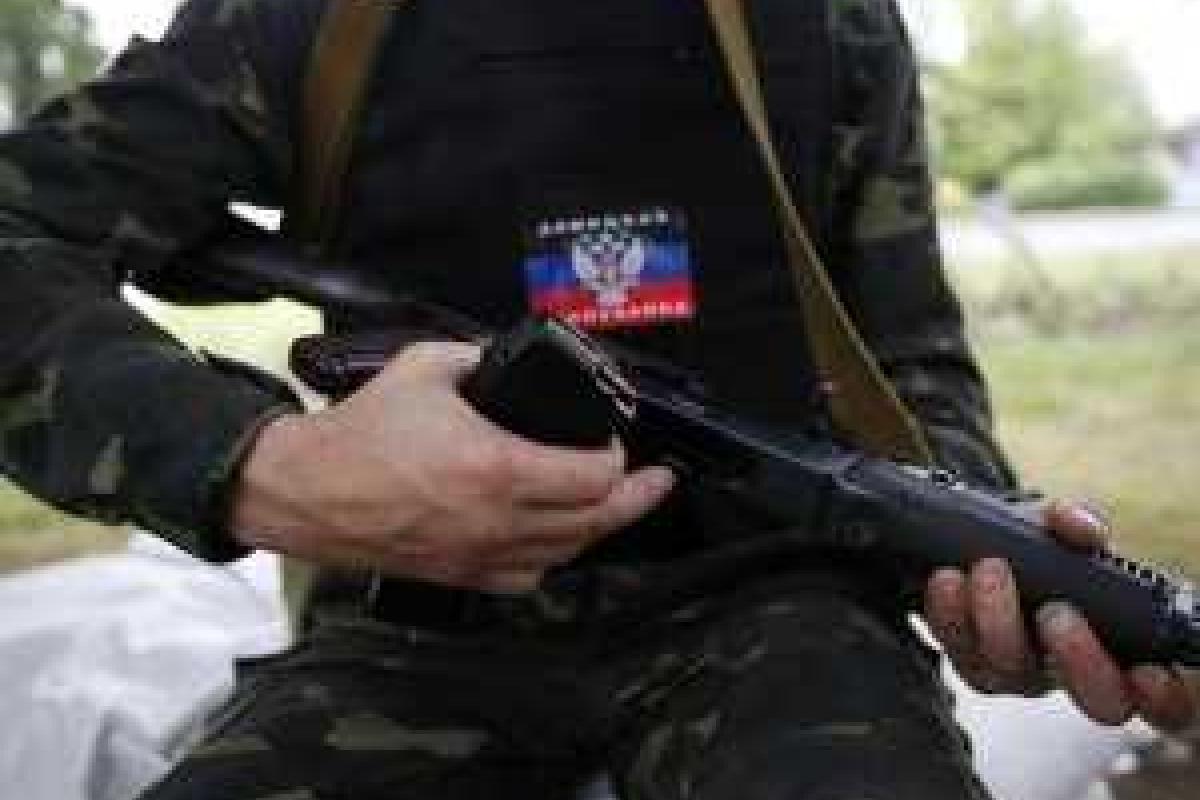В Енакиево вооруженные боевики из Донецка совершили разбойное нападение на АЗС В Енакиево вооруженные боевики из Донецка совершили разбойное нападение на АЗС