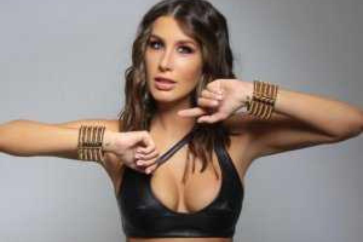 Поклонники Кети Топурия раскритиковали слишком большие силиконовые губы певицы