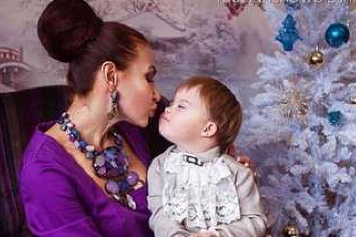 Актриса Эвелина Бледанс вышла на сцену Кремля с младшим сыном