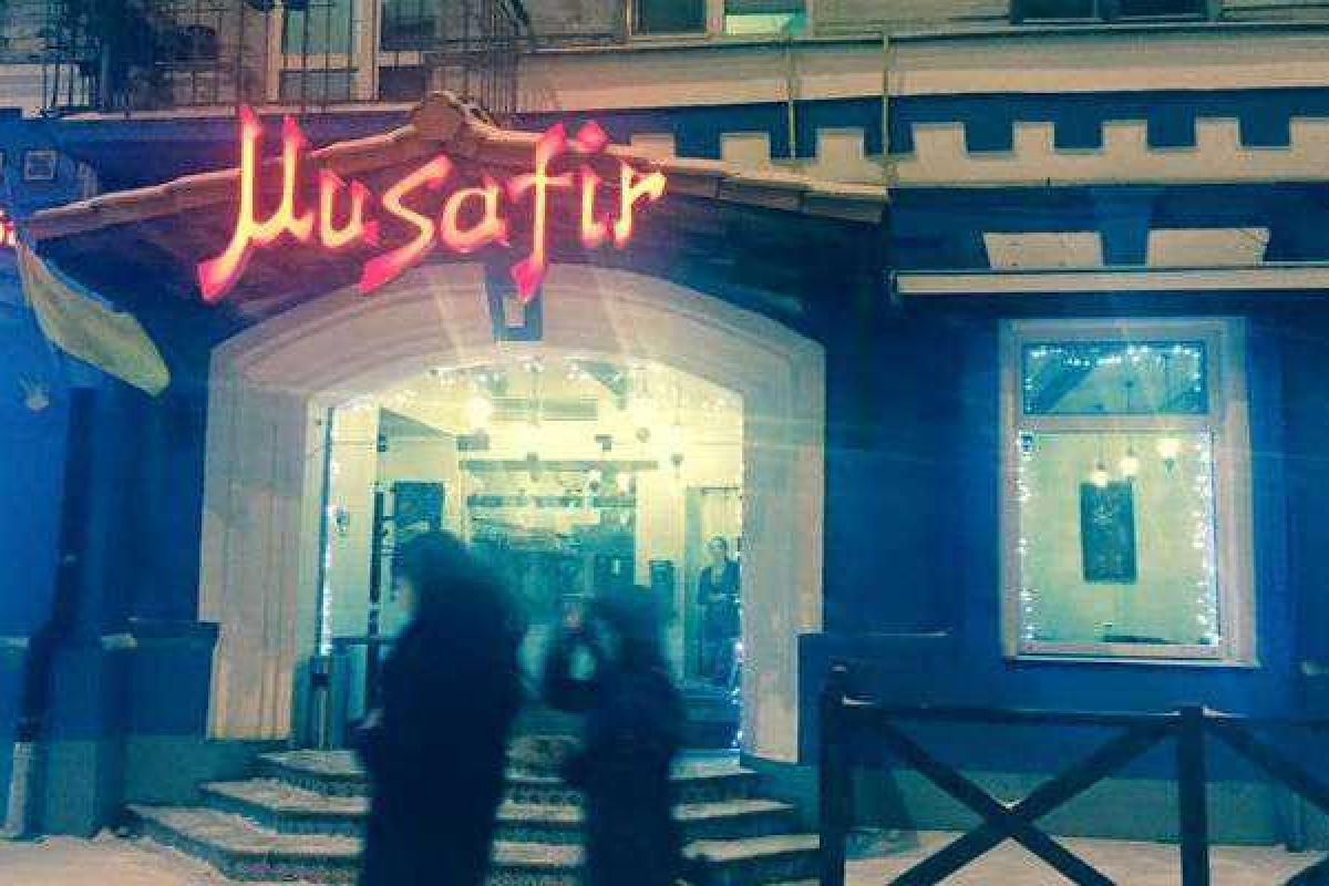 Журналист Муждабаев прокомментировал нападение на него и его друга в кафе Киева. Видео