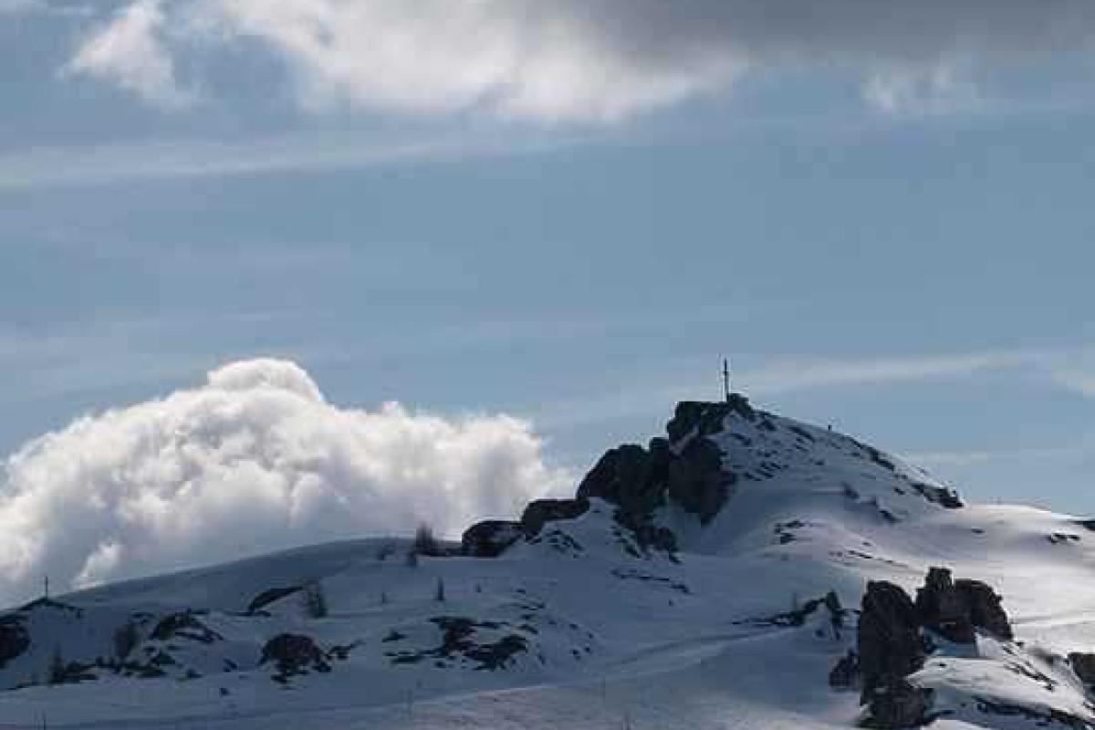 На Северном Урале у перевала Дятлова российские спасатели нашли труп мужчины. Видео